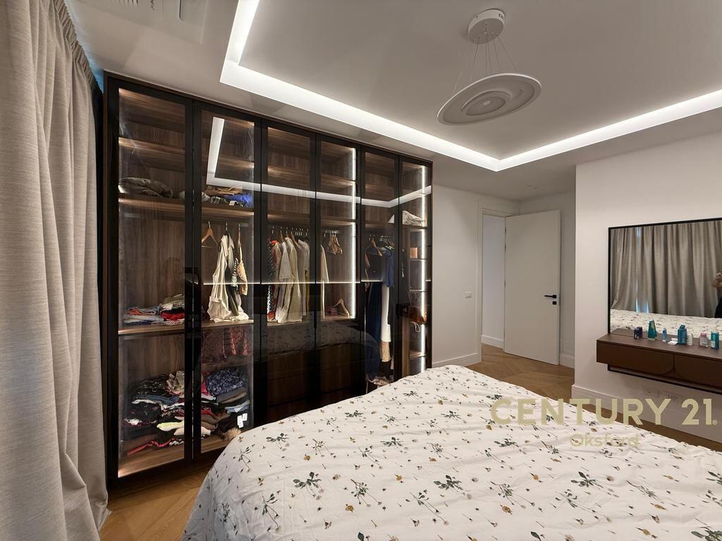 Shitet apartament luksoz në Rezidencën Lake View, Tiranë.