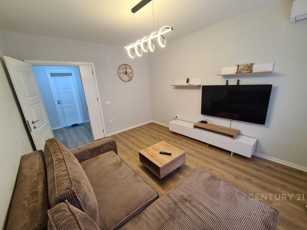 Jepet me qira apartament 1+1 në Rrugën e Kavajës, pranë qendrës.