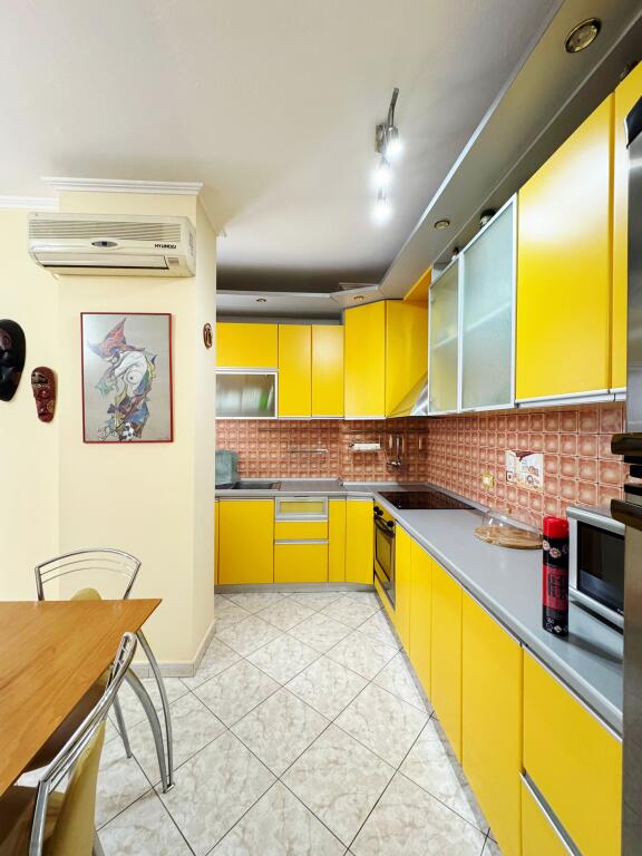 Apartament per Qira 1+1 prane Bar Zero Rruga e Portit