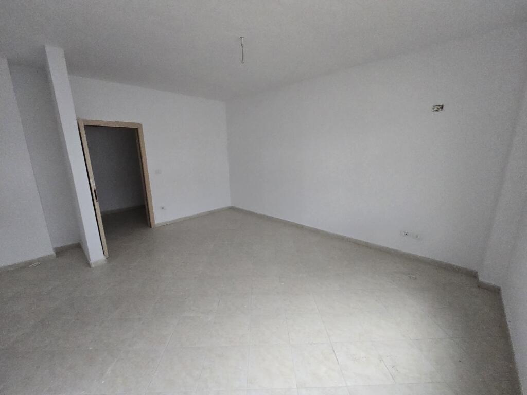 Shitet Apartament 2+1+2Blk ne Fresk