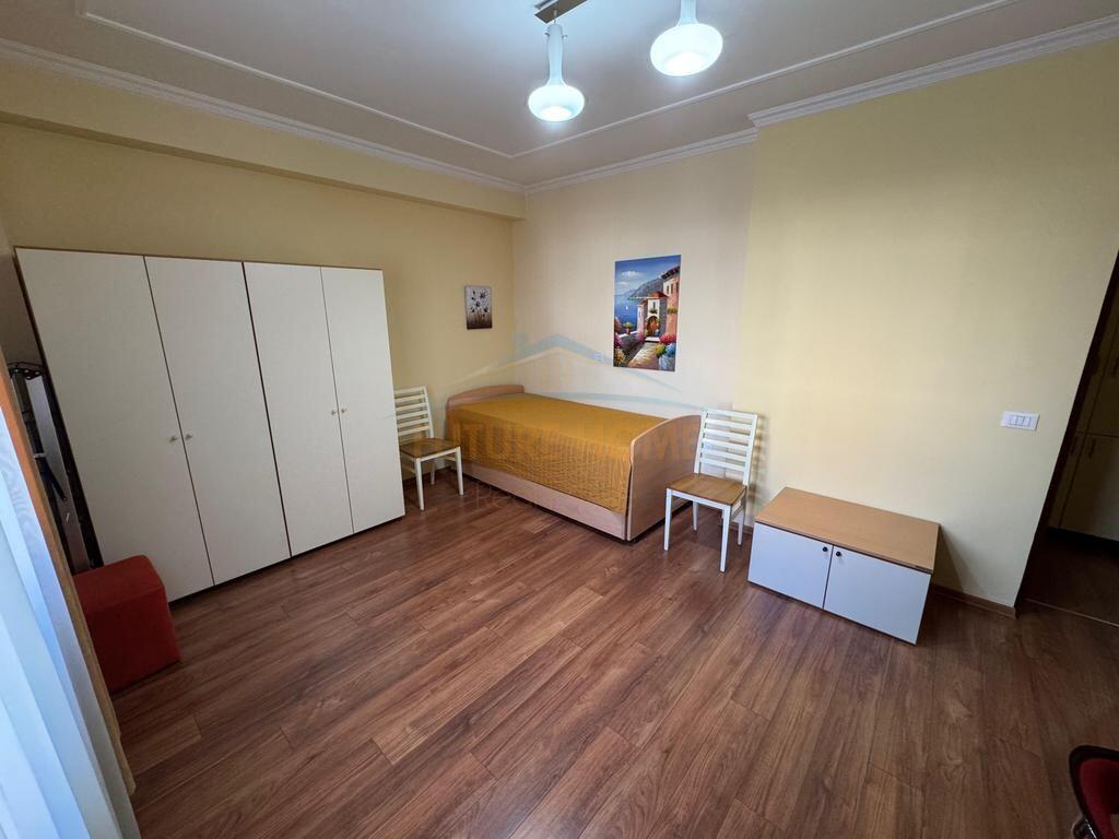 Shitet, Apartament 2+1+2+Post Parkimi, Blloku