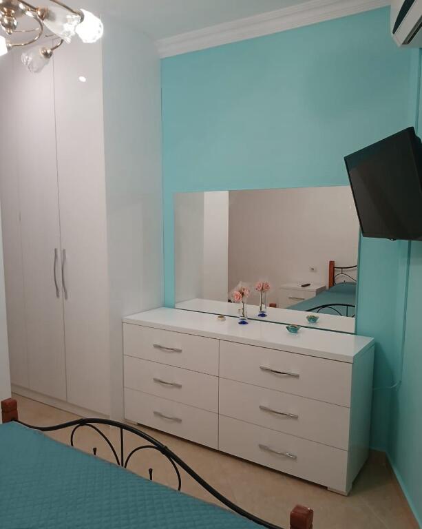 🏢Nella zona di Fresku, vicino alla Pasticceria Melisa, si affitta un appartamento arredato 2+1. 520 Euro   