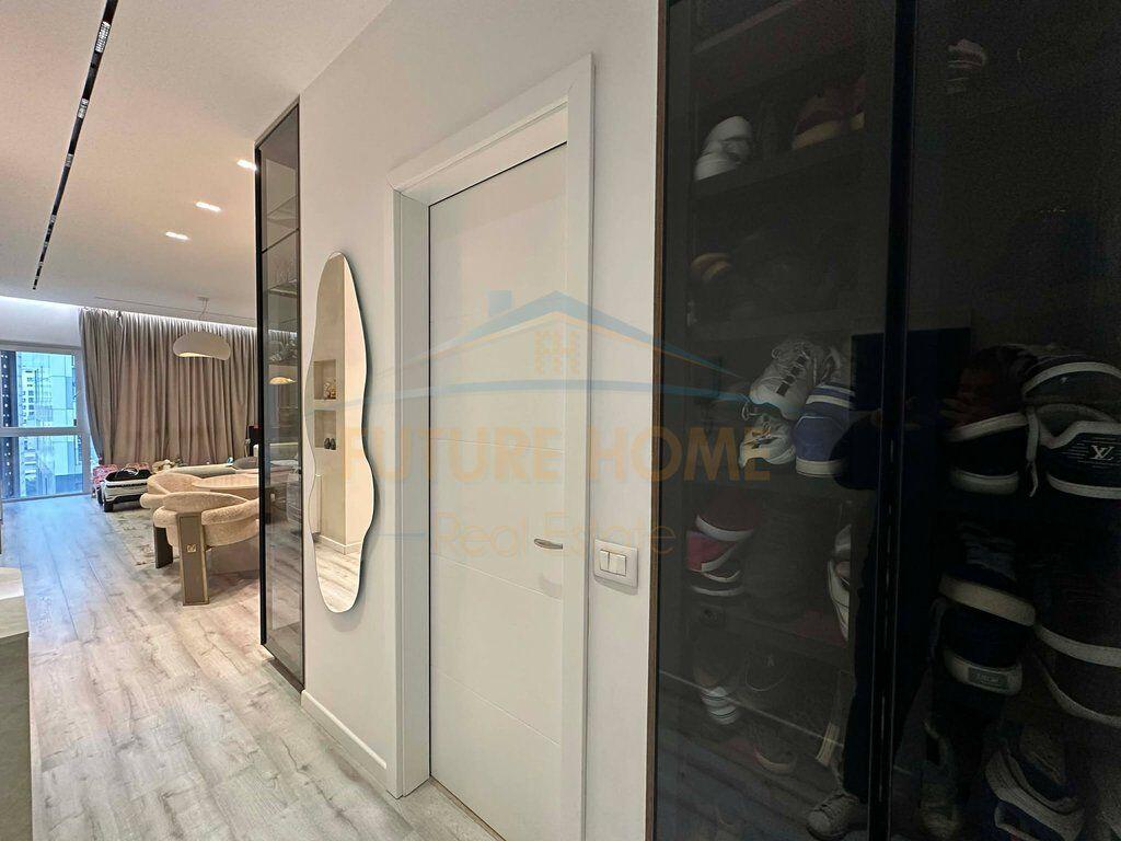 Shitet, Apartament 2+1, Emerald Center, 5 Maj