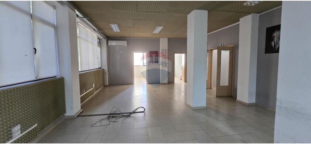 Ofrohet me qira ambient biznesi