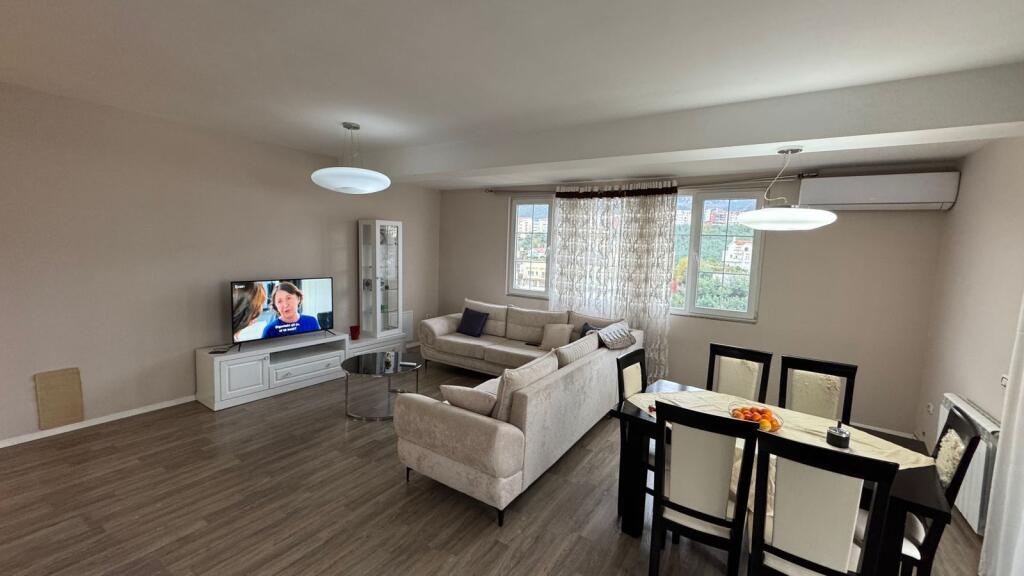 Qera, Penthouse 2+1+verande, Fresk!
