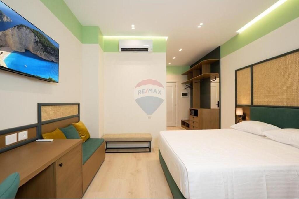 10 Gazonjere ne shitje ne Santorini