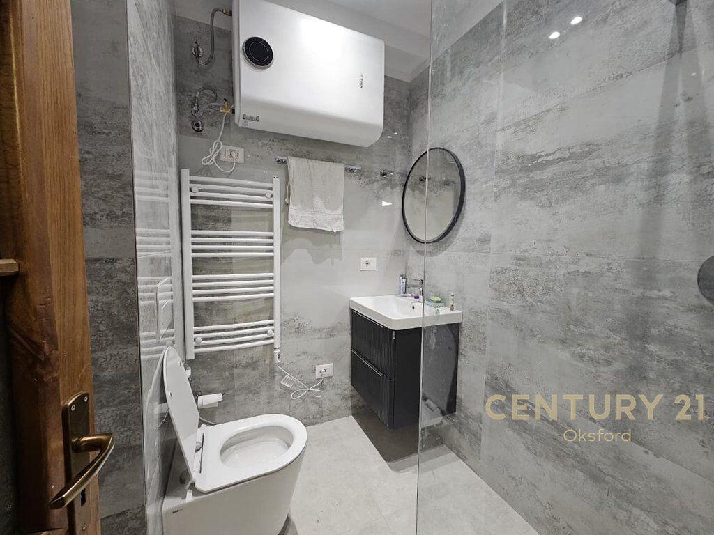 Shitet apartament 2+1 me kuzhinë të veçuar, zona “Shkolla e Kuqe” – Rruga Bardhyl, Tiranë.