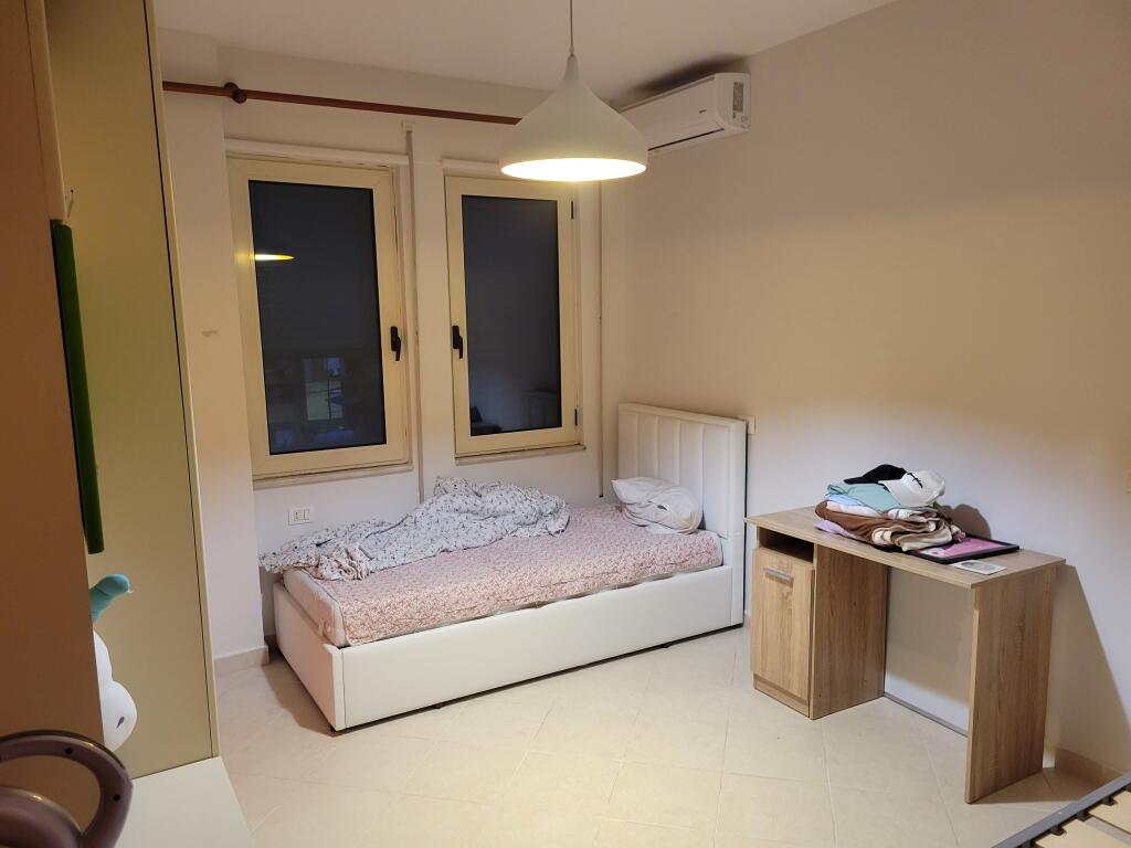 Apartament 2+1+2 me qera Rruga e Kosovareve