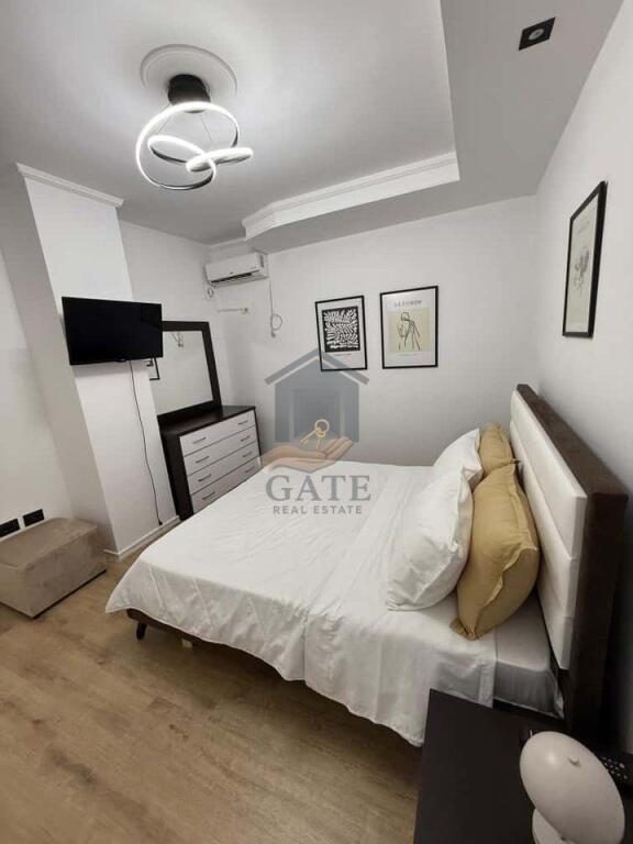 Jepet me qira apartament 2+1 me verandë – Kati i 2-të, me ashensor, pamje nga deti – Plazh, pranë urës së Dajlanit.