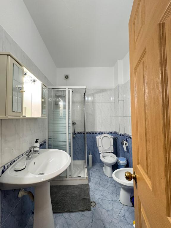 Apartament 1+1,me qira Rruga e Portit