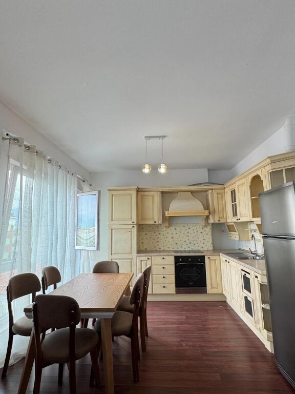 📍 JEPET ME QIRA 2+1 LUKSOZ – KOMUNA E PARISIT (mbi Kristal Center)