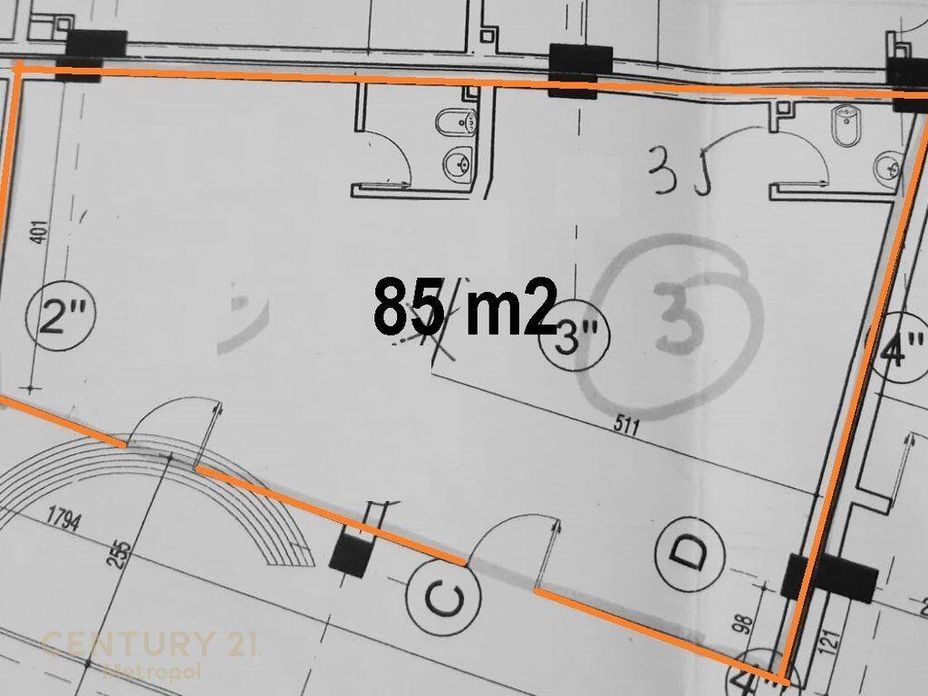 Ambient Komercial 85 m² me Qira – Sheshi Avni Rustemi / Pazari i Ri