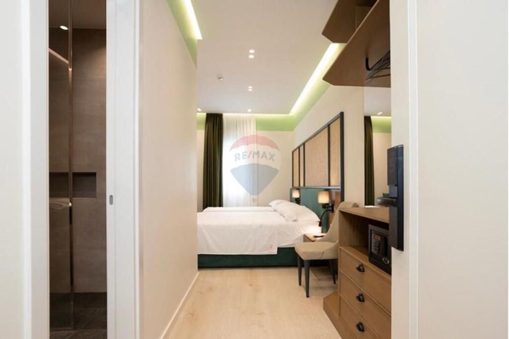 10 Gazonjere ne shitje ne Santorini