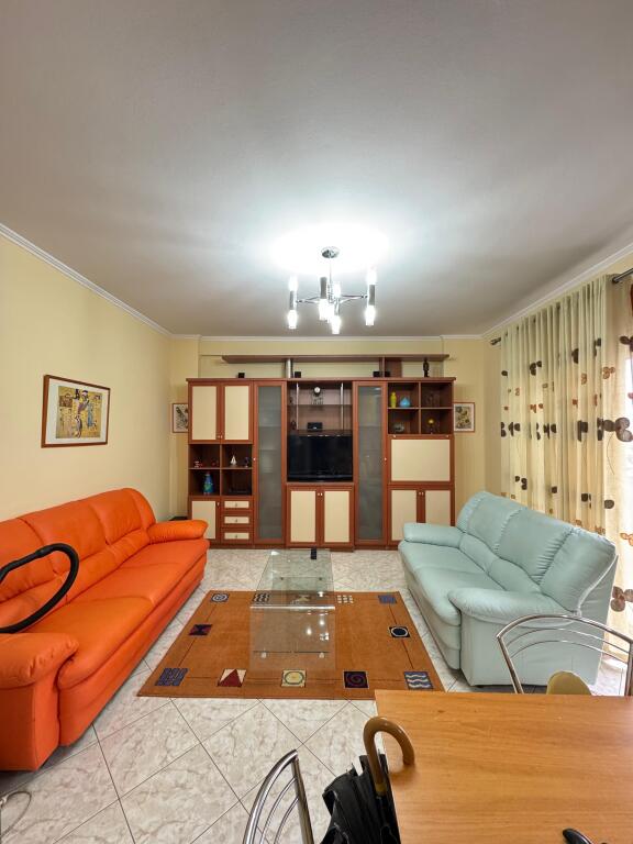 Apartament 1+1,me qira Rruga e Portit