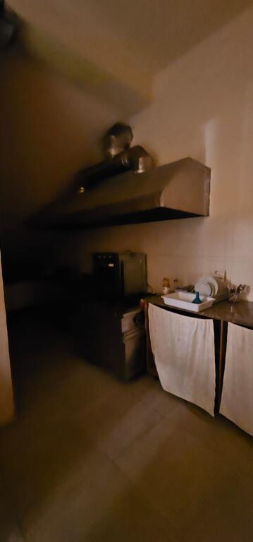 JEPET ME QERA NDERTESA SHUMËFUNKSIONALE 3 KATËSHE ADRESA SHENOVLASH 200M NGA AUTOSTRADA