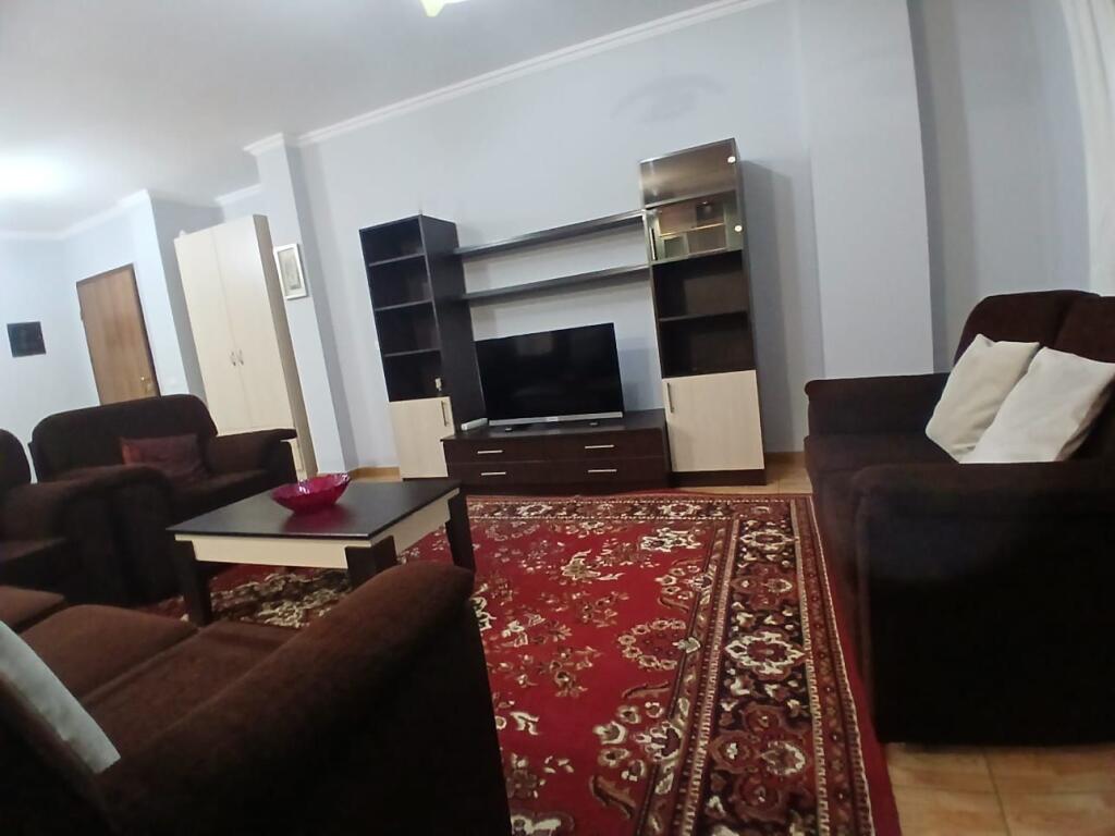 Jepet Me Qera Apartament 2+1+1 Ballkon