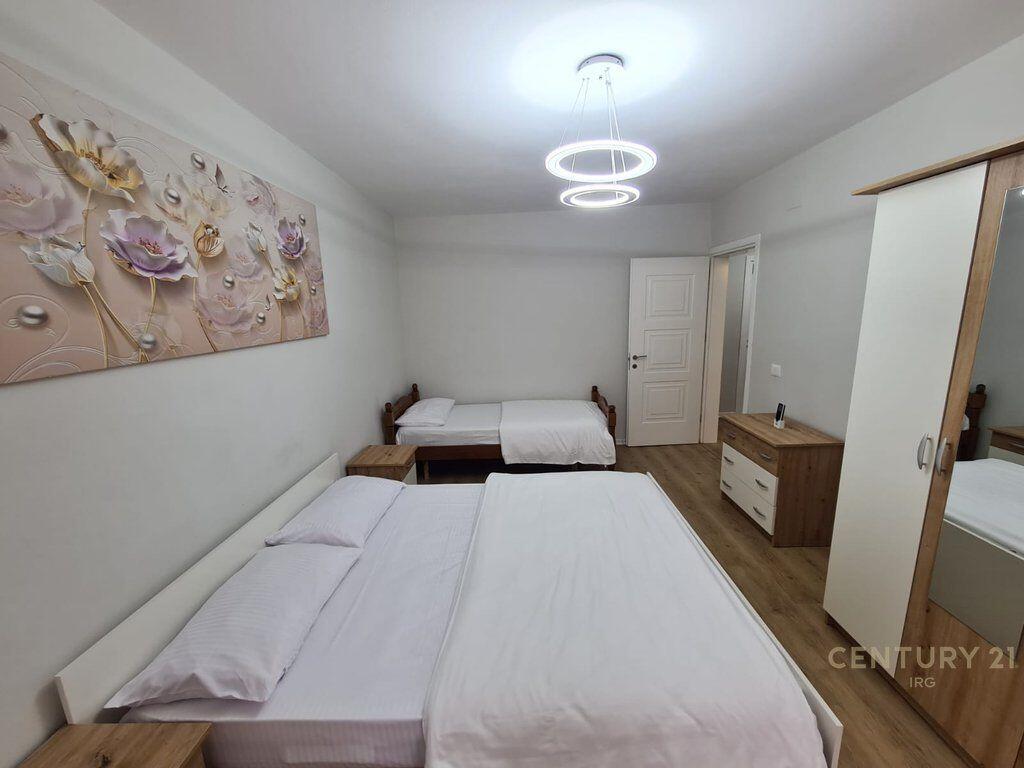 Jepet me qira apartament 1+1 në Rrugën e Kavajës, pranë qendrës.