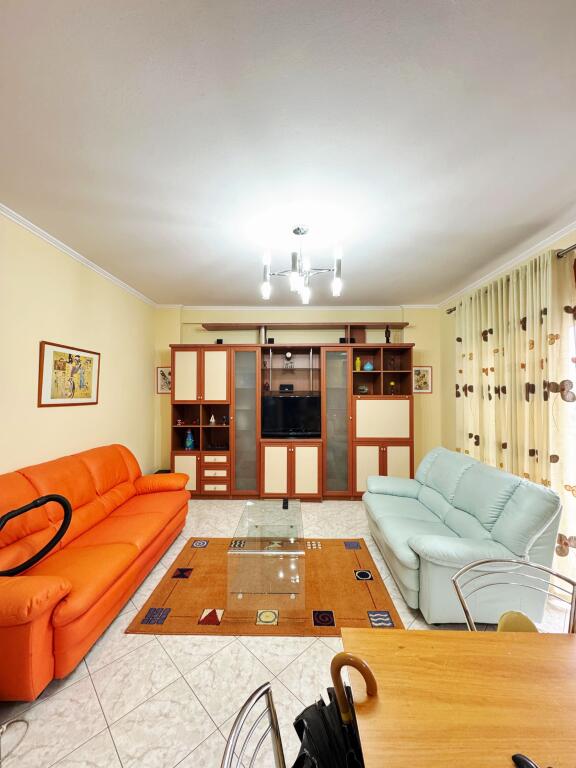 Apartament per Qira 1+1 prane Bar Zero Rruga e Portit