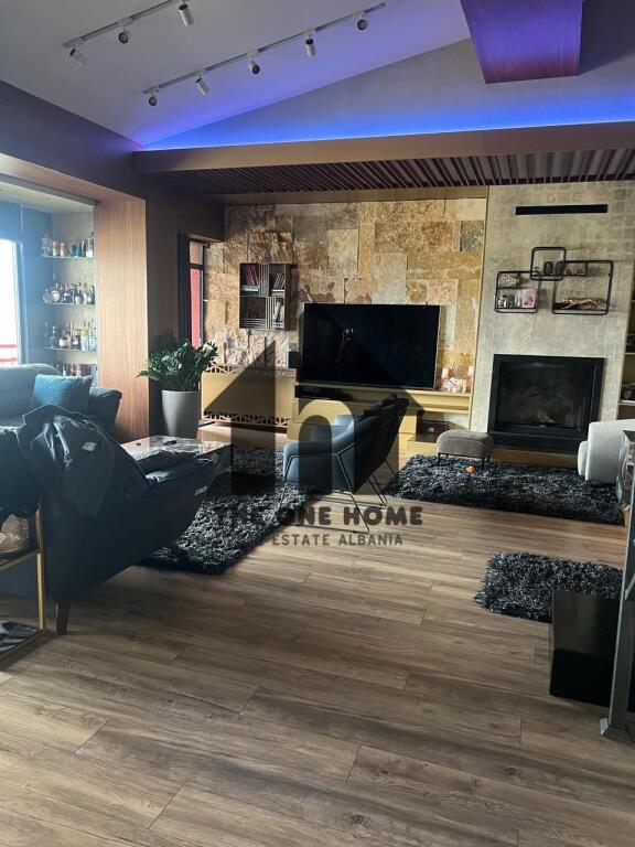 Affitto Super Penthouse - Lago Artificiale. Arredamento di Lusso