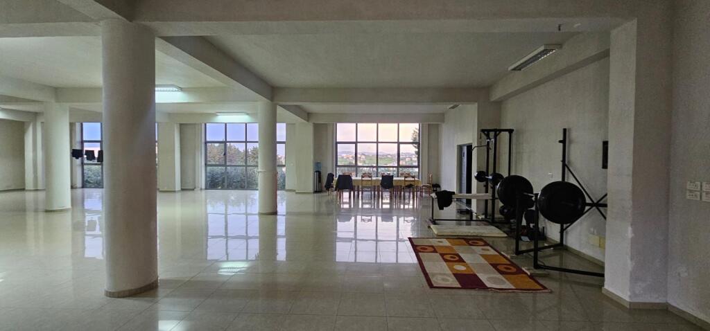 JEPET ME QERA NDERTESA SHUMËFUNKSIONALE 3 KATËSHE ADRESA SHENOVLASH 200M NGA AUTOSTRADA