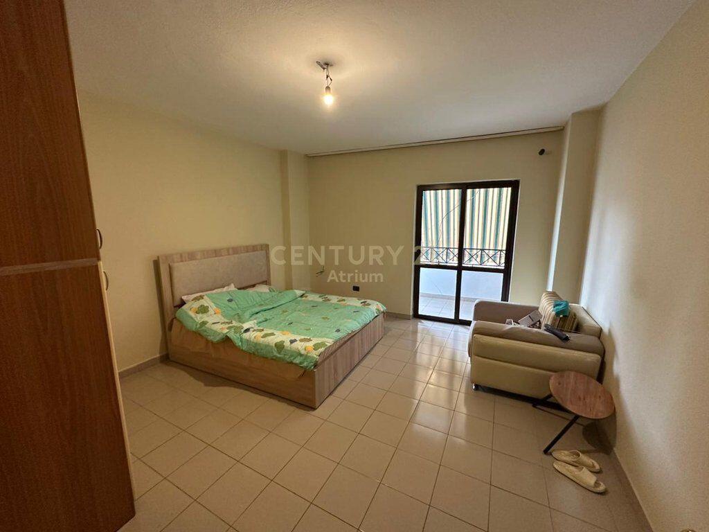 Jepet me qira ambient për zyrë 3+1+2 – Bulevardi “Zogu I”, Tiranë