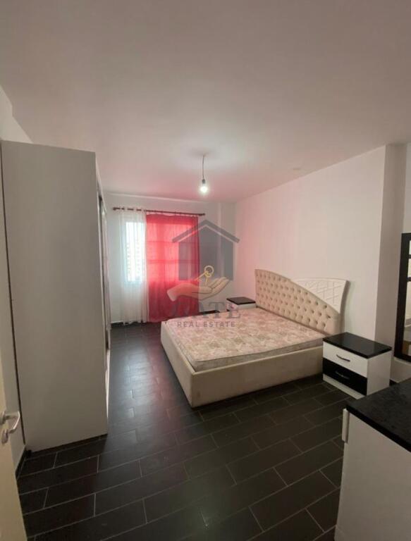 Apartament 1+1 me qira – Zona Stacioni i Trenit.