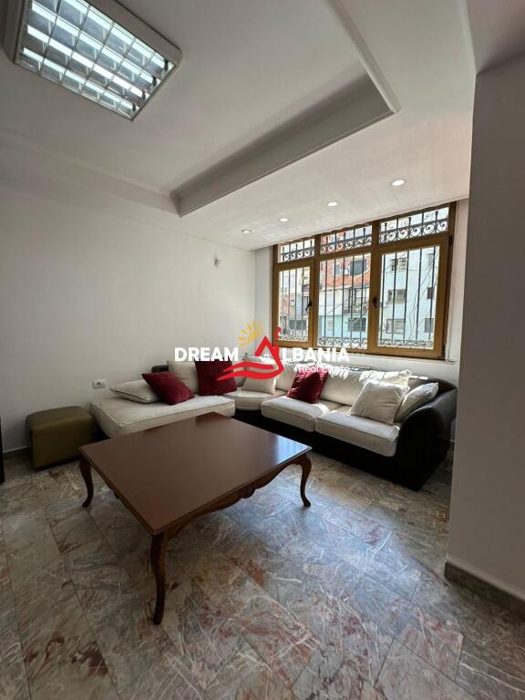 Zyre me qera prane Sheshit Wilson ne Tirane (ID 4261676 )