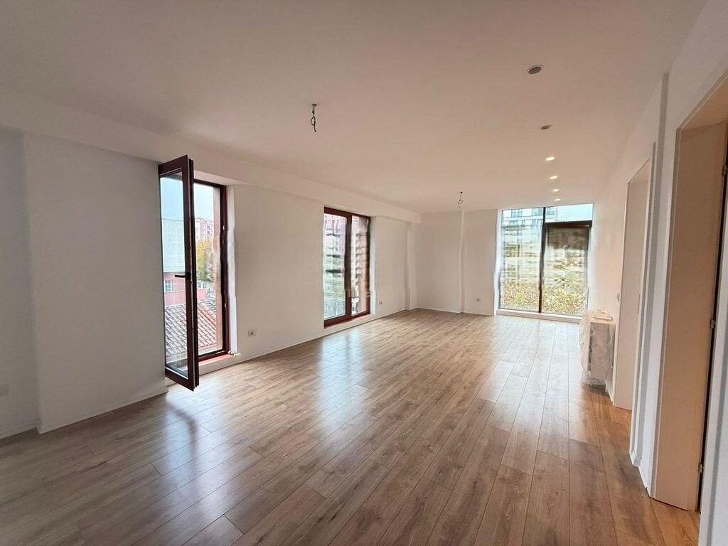 Zyre me Qira prane Qendres (Rruga e Kavajes)! 1,100 € /Muaj