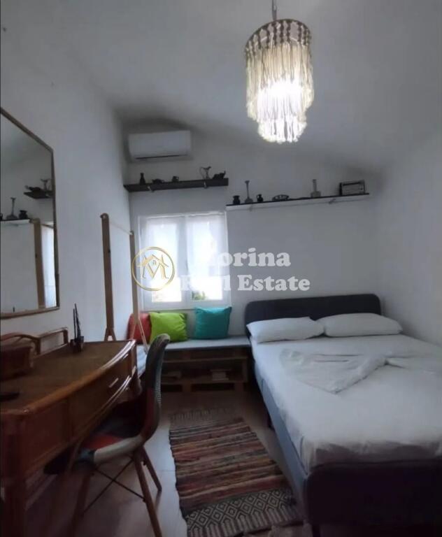 Qera , Garsoniere , Shkolla e Bashkuar , 300 euro/muaj