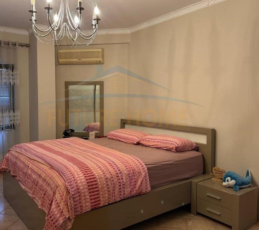 Shitet, Apartament 2+1+2, Stacioni i Trenit