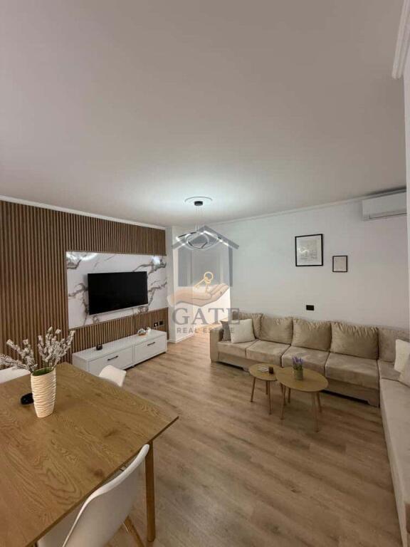 Jepet me qira apartament 2+1 me verandë – Kati i 2-të, me ashensor, pamje nga deti – Plazh, pranë urës së Dajlanit.
