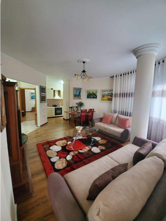 Appartamento 2+1 in affitto in Via Qemal Stafa 550 € /Mese