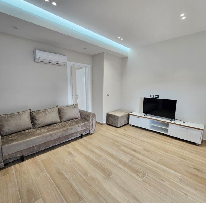 JEPET ME QERA APARTAMENT 1+1 – KISHA AMERIKANE, KËNETË