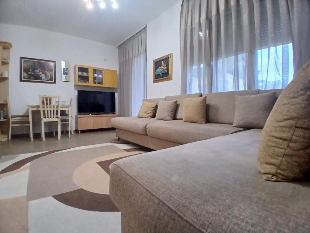 Jepet Me Qera Apartament 2+1+1 Ballkon