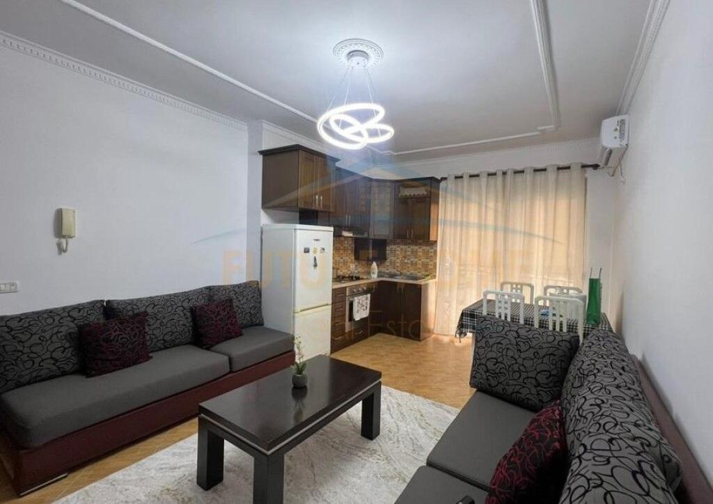 Jepet me Qera Apartament 2+1+2 , Fresku
