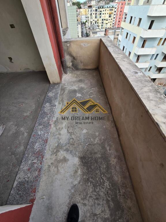 SHITET APARTAMENT 2+1+2 + VERAND TEK ISH RAJONI I POLICIS DURRES!