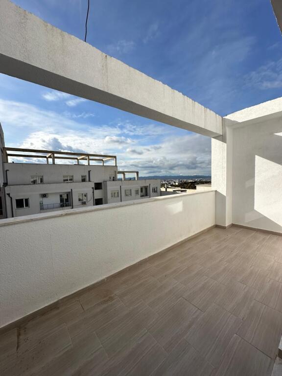 Shitet, Apartament 2+1, Qesarak, Fresk.