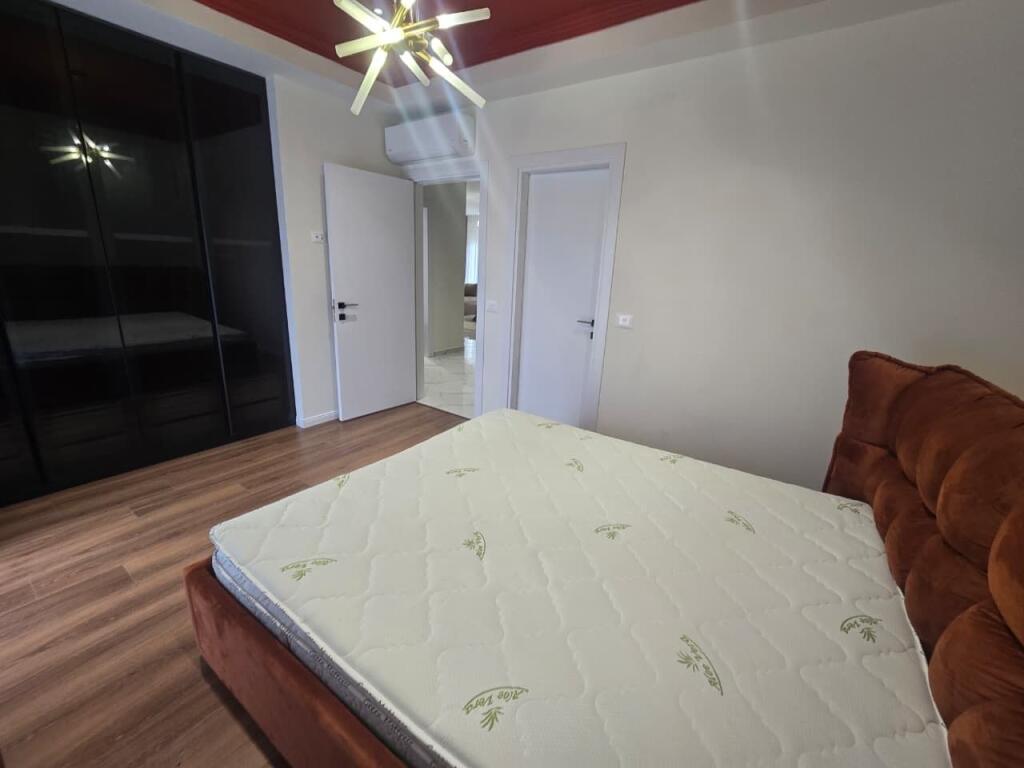 APARTAMENT 2+1+2+ POST PARKIMI | ME QIRA | LIQENI I FARKËS