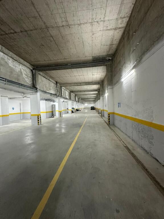 Vendesi in vendita un pacchetto di 38 posti auto + rampa completa