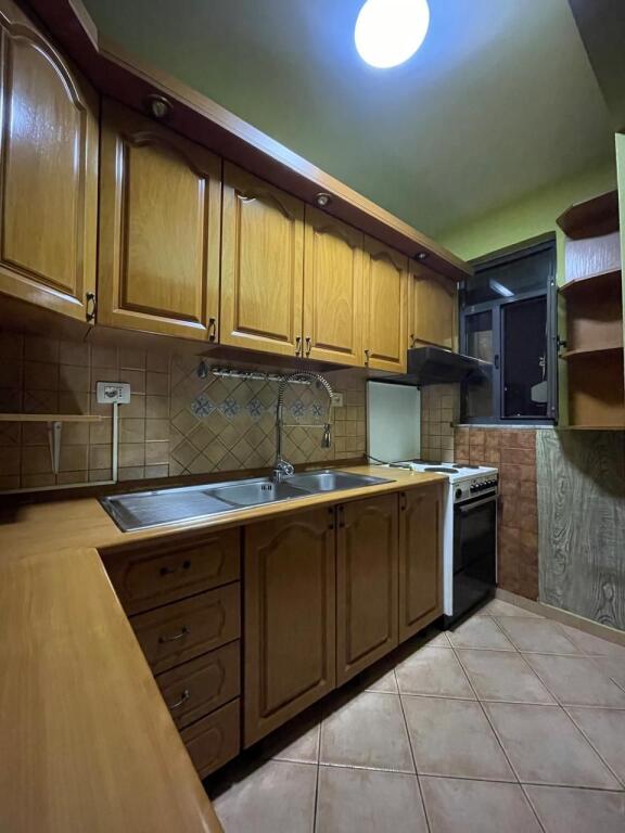 Ali Demi, Shesim Apartamente 1+1