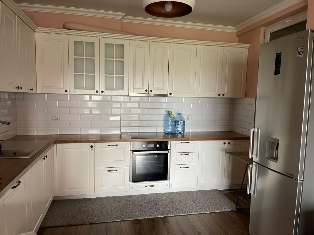 Shitet apartament 2+1 i mobiluar ne Astir tek Bar Return