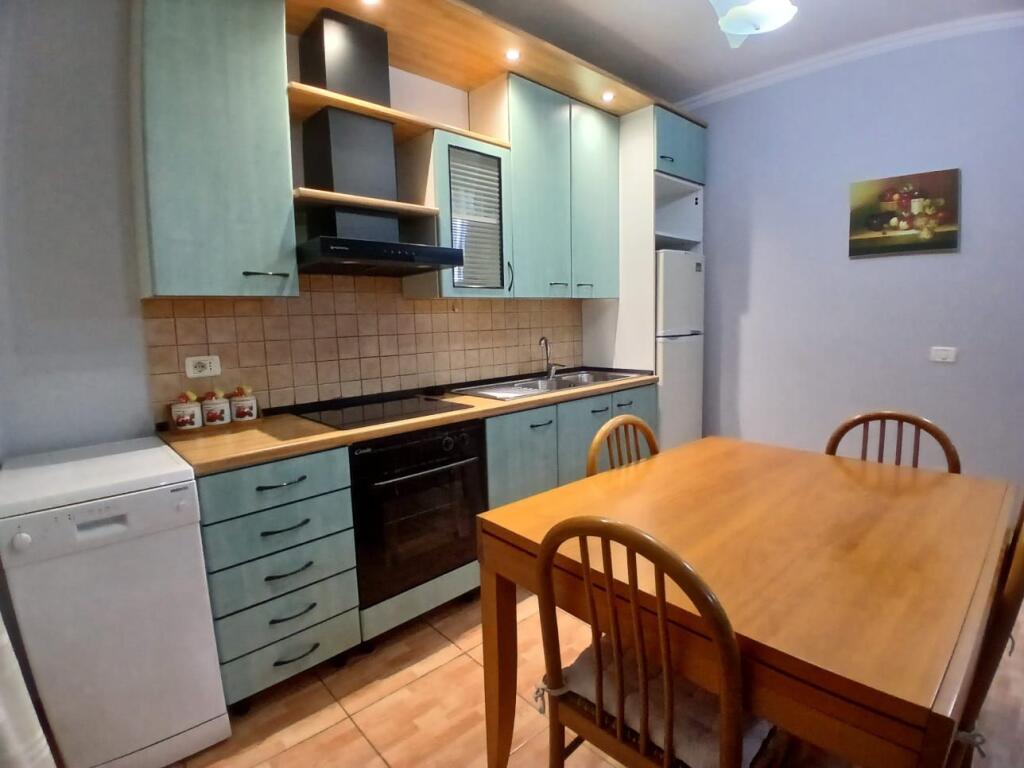 Jepet Me Qera Apartament 2+1+1 Ballkon