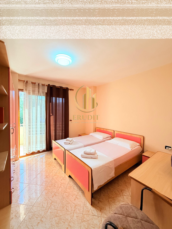 Jepet me Qira  Apartament 3+1+2 pranë Bulevardit Kryesor, Vlorë