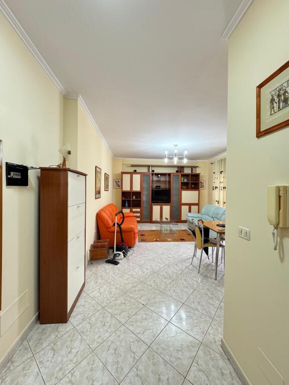 Apartament 1+1,me qira Rruga e Portit