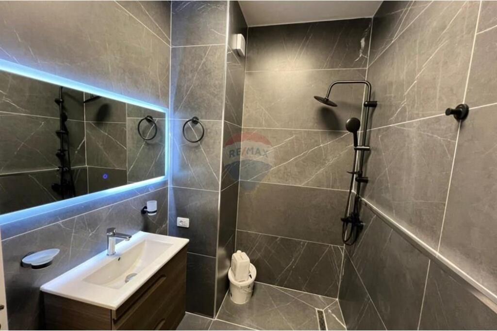 Office for rent opposite Toptani