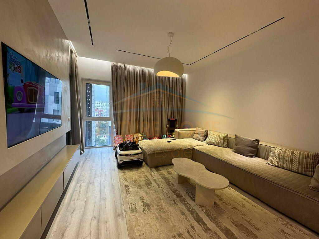 Shitet, Apartament 2+1, Emerald Center, 5 Maj