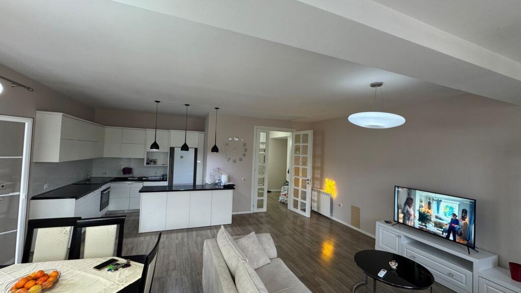 Qera, Penthouse 2+1+verande, Fresk!
