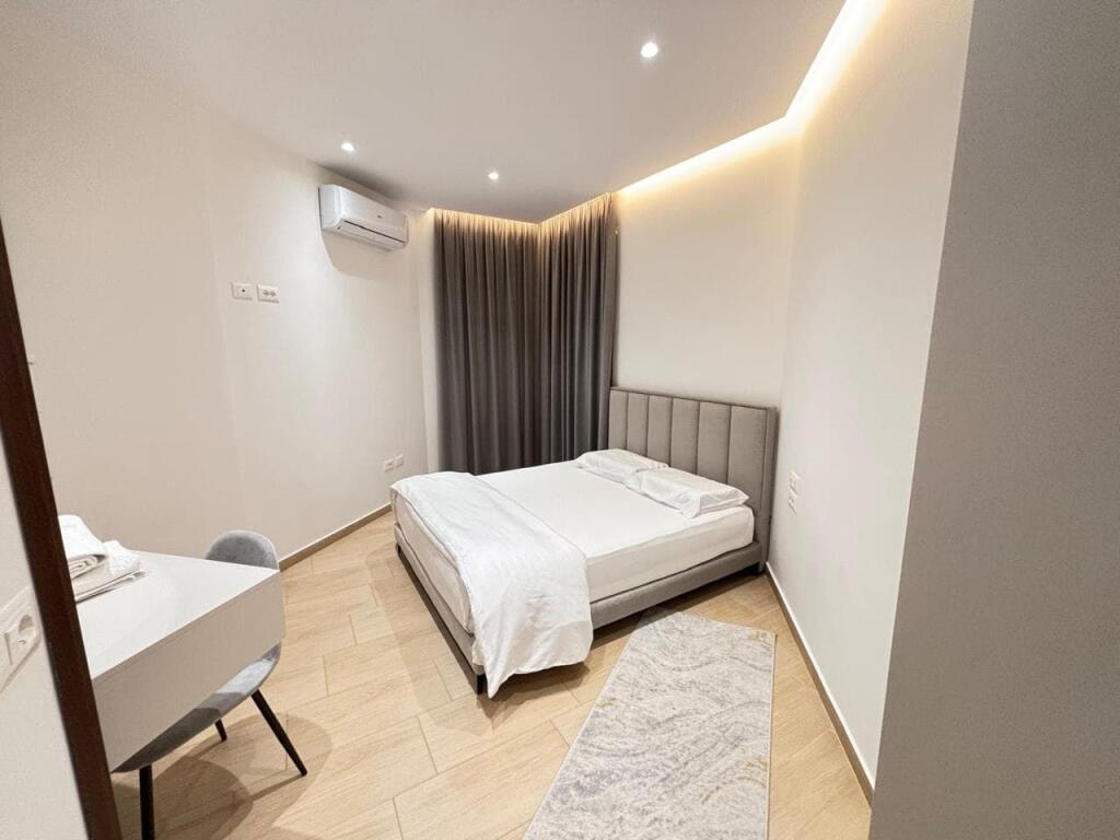 Appartamento In Affitto 1+1 Vicino al Giardino Botanico (ID B2101368) Tirana