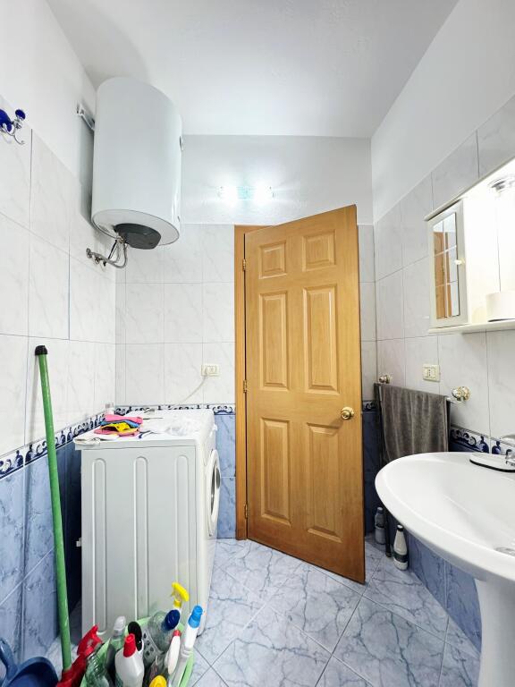 Apartament per Qira 1+1 prane Bar Zero Rruga e Portit