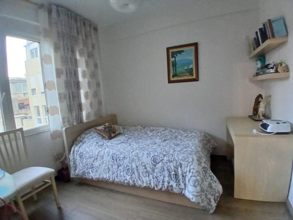 Jepet Me Qera Apartament 2+1+1 Ballkon